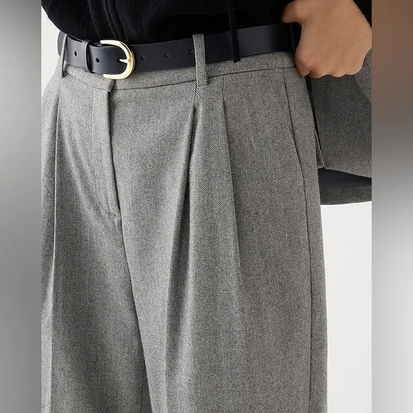 NEW / Wide-leg essential pant in grey herringbone Italian wool blend / B003 - Picture 4 of 9